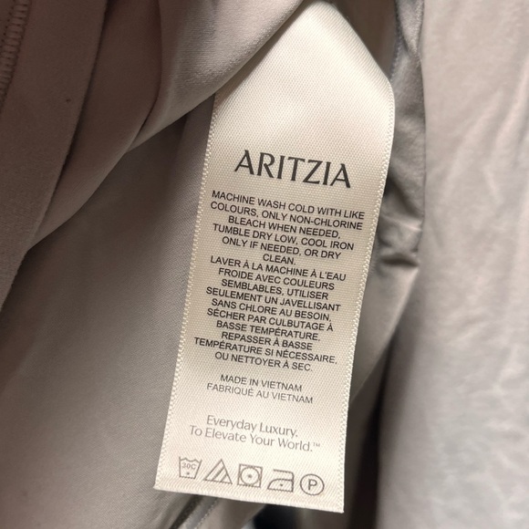 Wilfred
(Re) Touch™ Dauphine
Longsleeve Size large - Picture 6 of 6